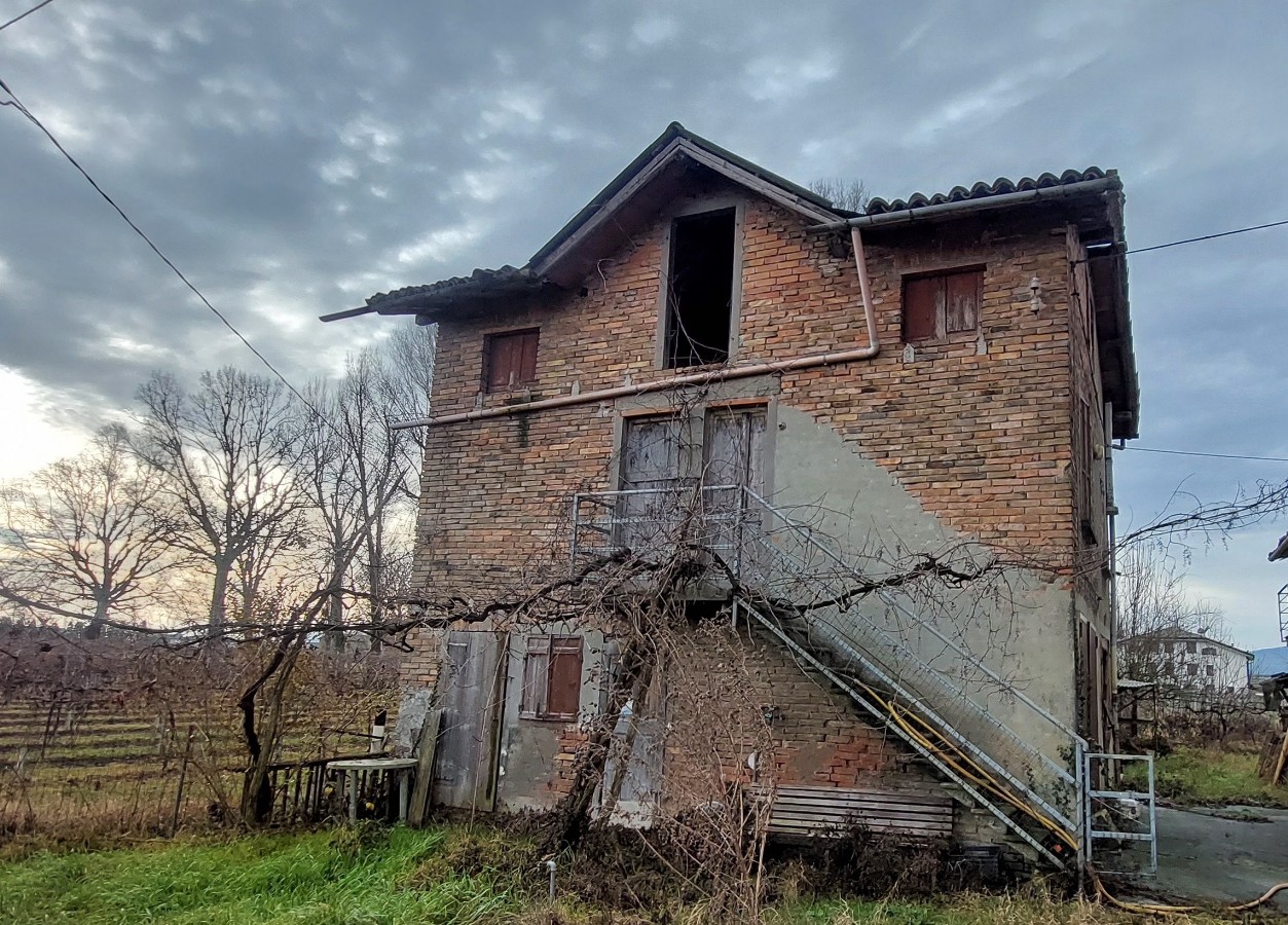 CASA SINGOLA in zona Sabbione a Reggio Emilia